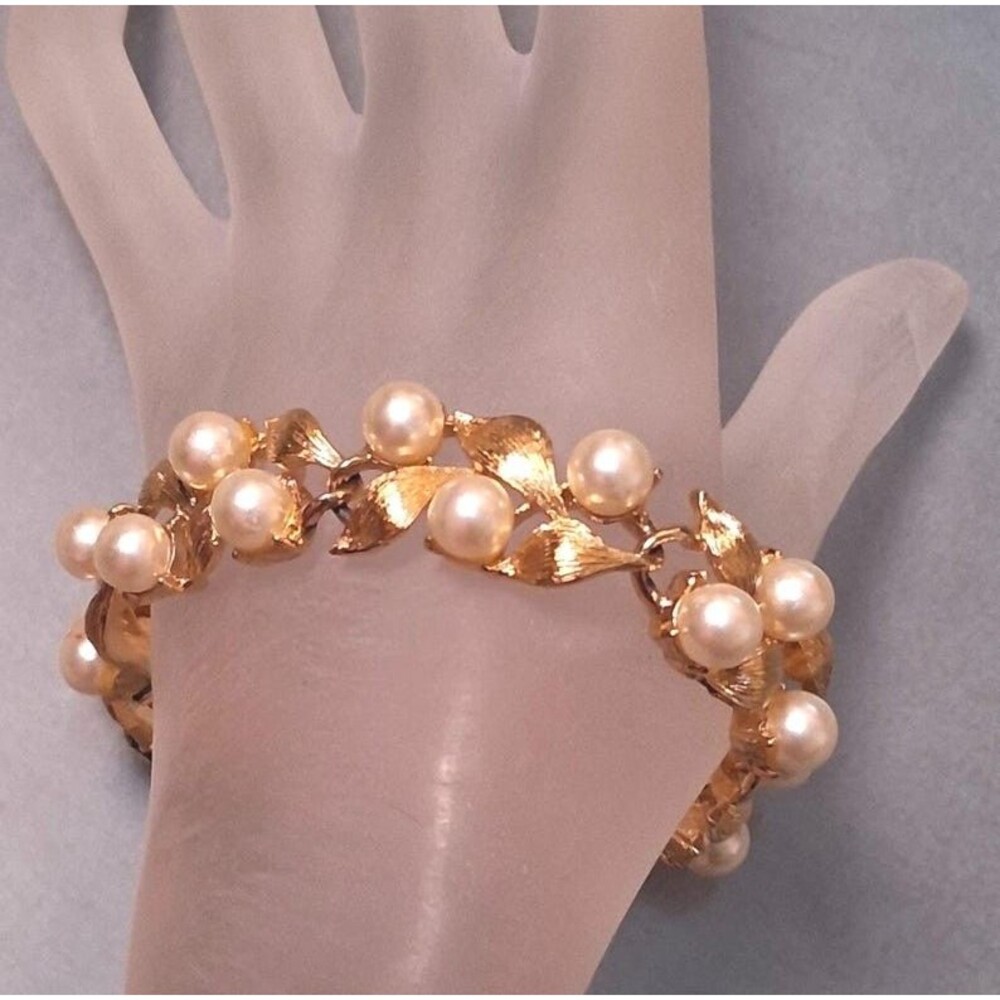 Napier Pearl Link Bracelet Brushed Gold Leaves